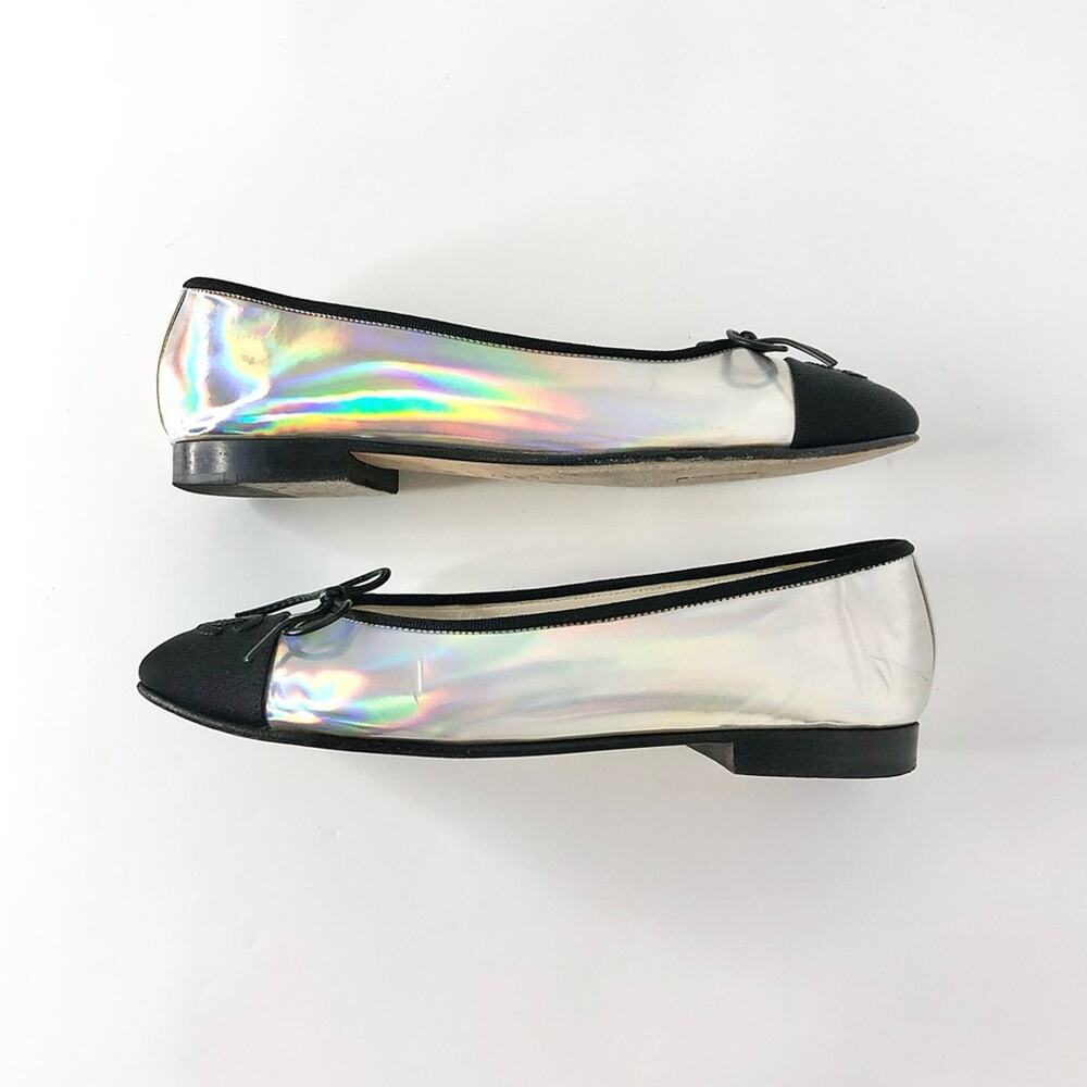Chanel CC Logo Iridescent Patent Cap Toe Ballerina
Flats 36 - Picture 6 of 12